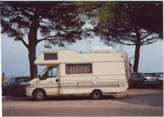 Unser Wohnmobil vor dem Comer See